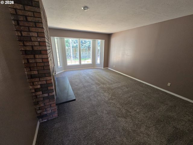 4002 OAK St, Longview, WA 98632