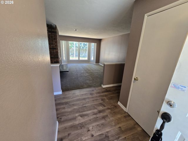 4002 OAK St, Longview, WA 98632