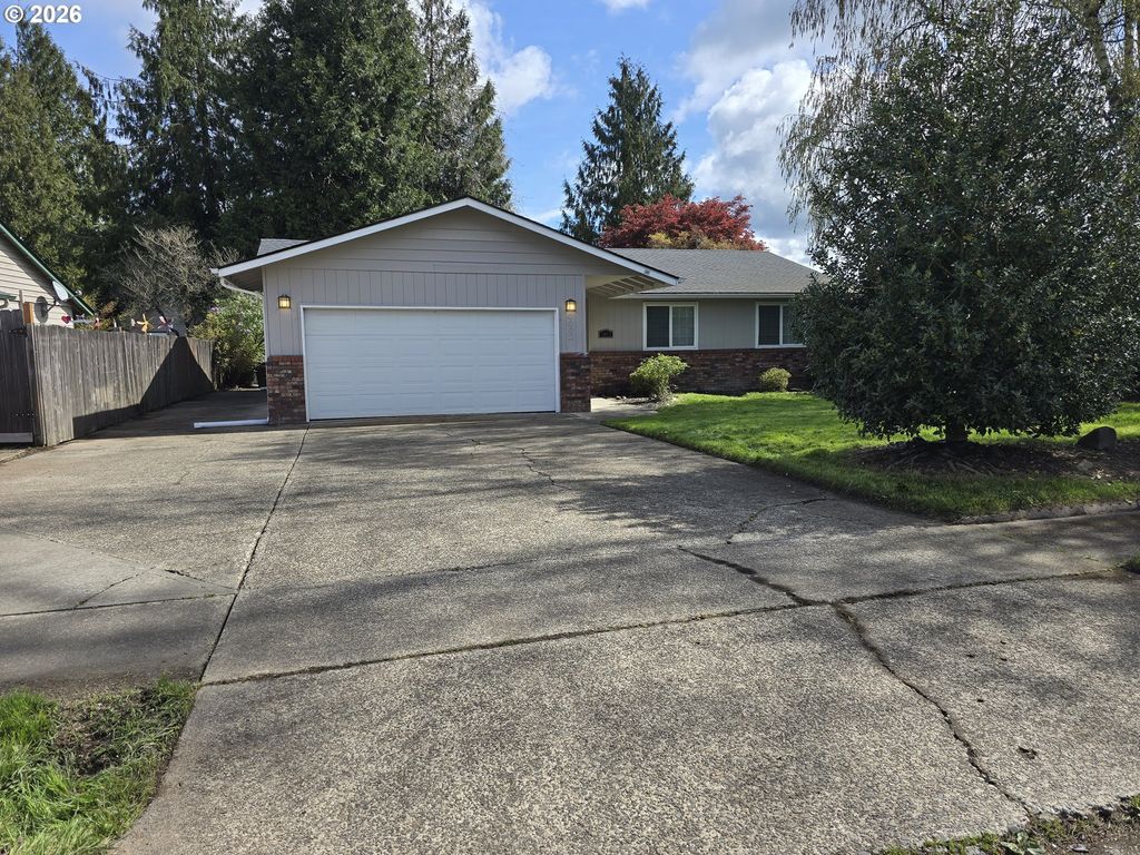 4002 OAK St, Longview, WA 98632