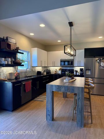 227 PARADIGM DRIVE, Jefferson City, MO 65109