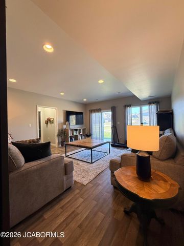 227 PARADIGM DRIVE, Jefferson City, MO 65109