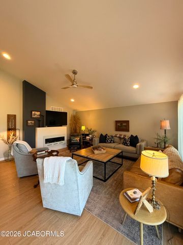 227 PARADIGM DRIVE, Jefferson City, MO 65109