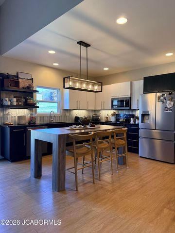 227 PARADIGM DRIVE, Jefferson City, MO 65109