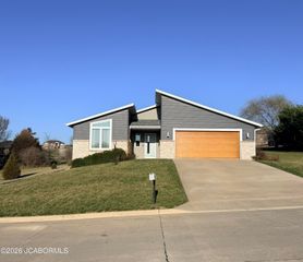 227 PARADIGM DRIVE, Jefferson City, MO 65109