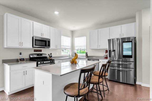 8401 Sharon Drive, White Lake, MI 48386