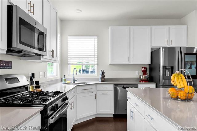 8401 Sharon Drive, White Lake, MI 48386