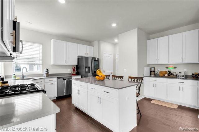 8401 Sharon Drive, White Lake, MI 48386