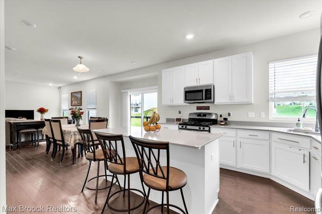 8401 Sharon Drive, White Lake, MI 48386