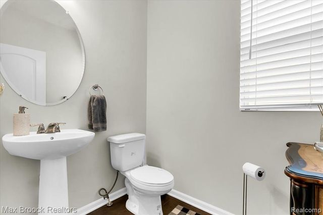8401 Sharon Drive, White Lake, MI 48386