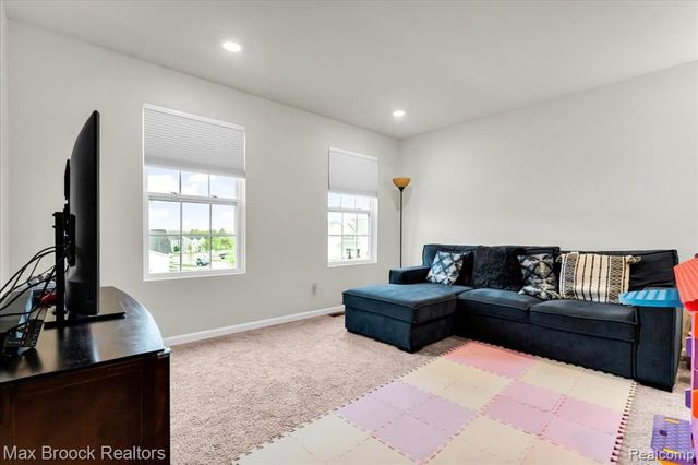 8401 Sharon Drive, White Lake, MI 48386
