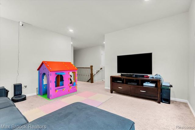 8401 Sharon Drive, White Lake, MI 48386
