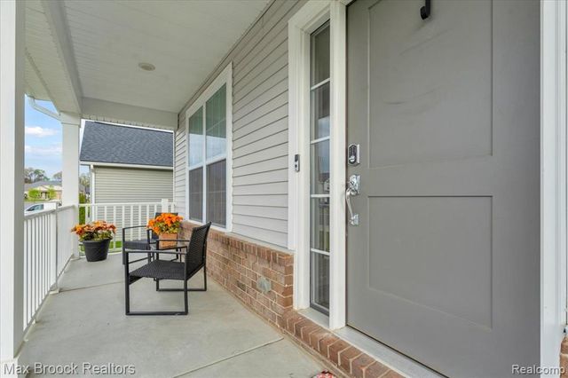 8401 Sharon Drive, White Lake, MI 48386