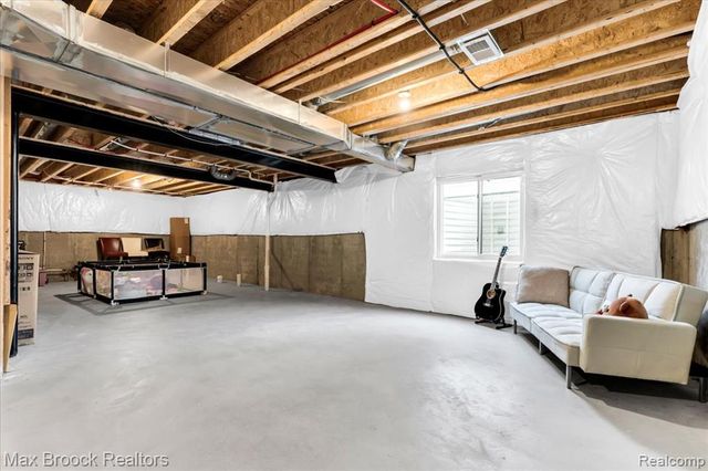 8401 Sharon Drive, White Lake, MI 48386