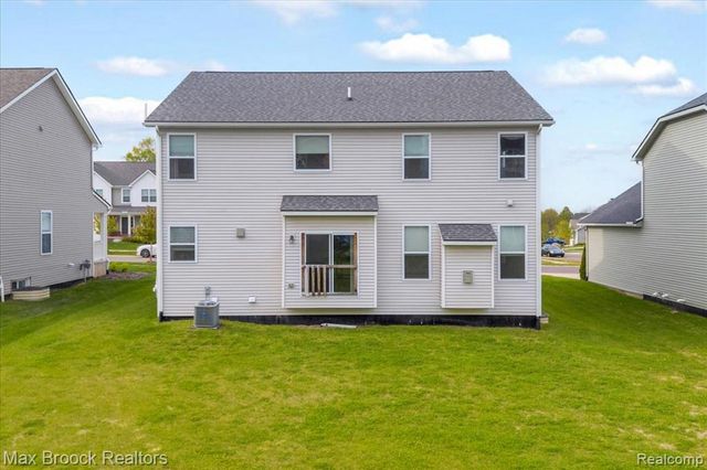 8401 Sharon Drive, White Lake, MI 48386