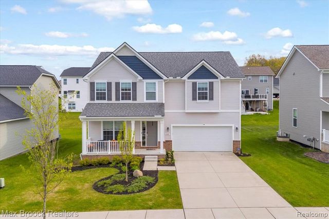 8401 Sharon Drive, White Lake, MI 48386