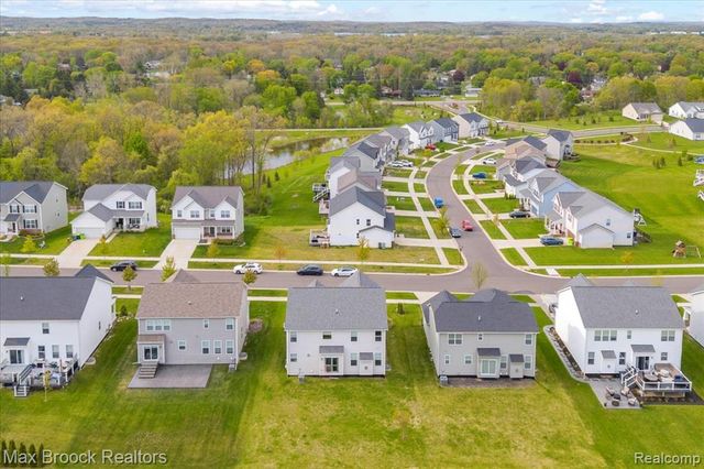 8401 Sharon Drive, White Lake, MI 48386