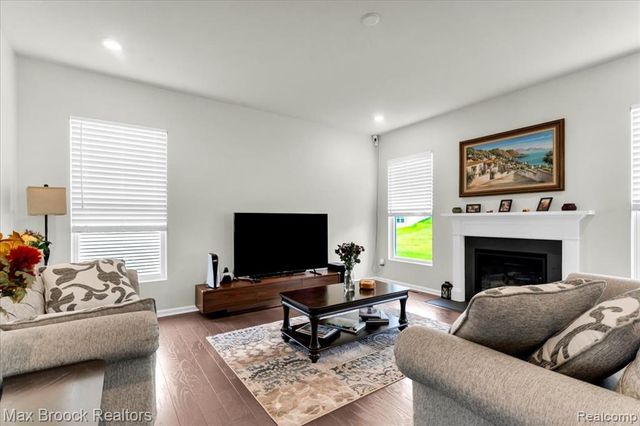 8401 Sharon Drive, White Lake, MI 48386