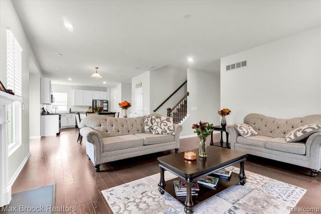 8401 Sharon Drive, White Lake, MI 48386