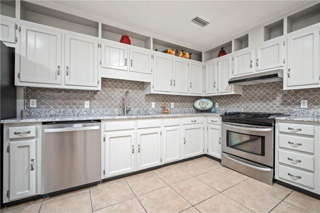 501 Lakeview Drive W, Mobile, AL 36695