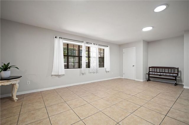 501 Lakeview Drive W, Mobile, AL 36695