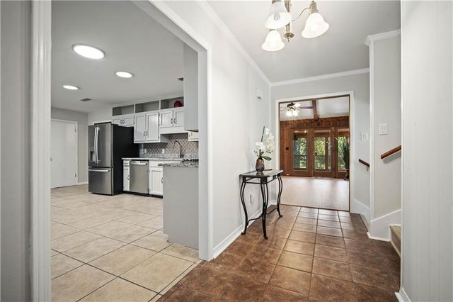 501 Lakeview Drive W, Mobile, AL 36695
