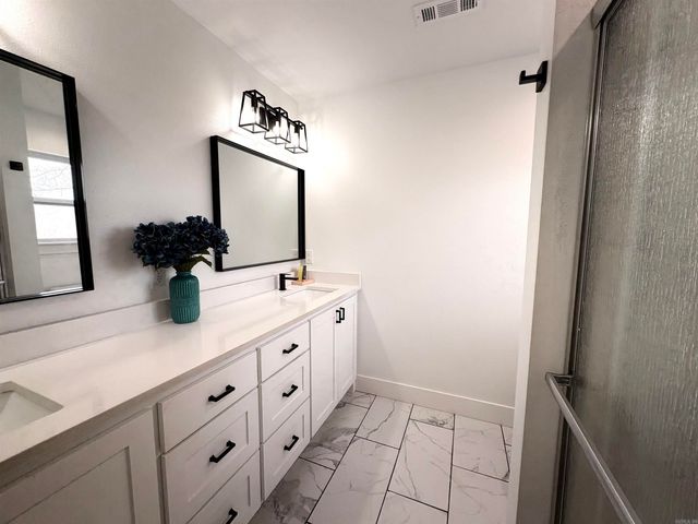 1 Hoxby Lane, Bella Vista, AR 72714