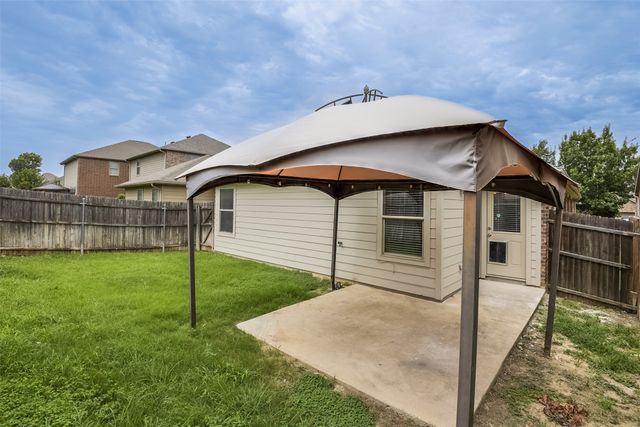 2828 Houston Wood Drive, Fort Worth, TX 76244