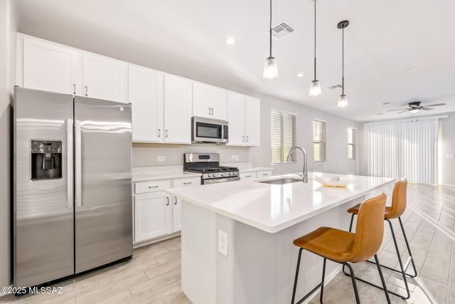 10190 S Rolling Water Drive, Vail, AZ 85641