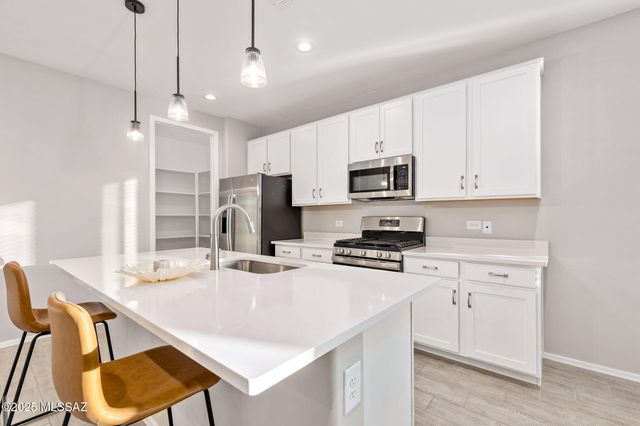 10190 S Rolling Water Drive, Vail, AZ 85641