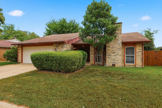 2705 Treeview Drive, Arlington, TX 76016