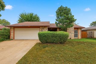 2705 Treeview Drive, Arlington, TX 76016