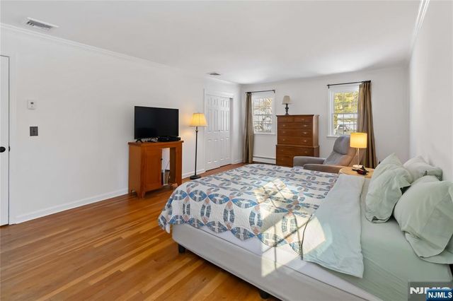 18 Kings Court, Woodcliff Lake, NJ 07677