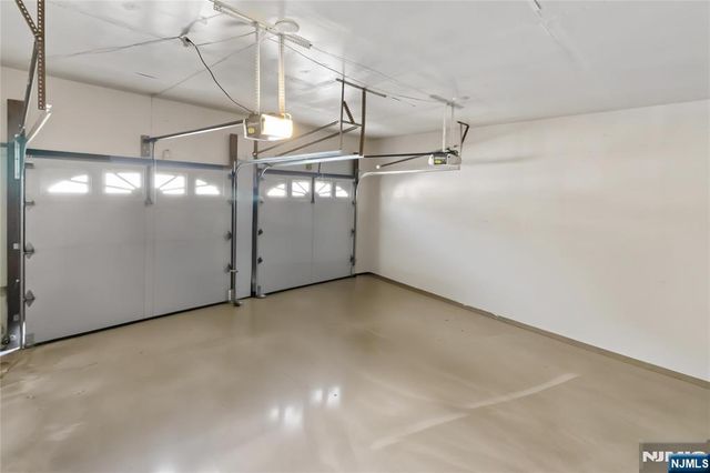 18 Kings Court, Woodcliff Lake, NJ 07677