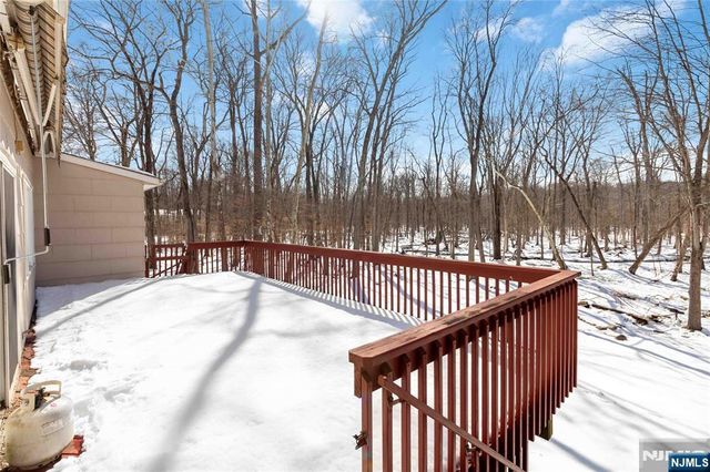 18 Kings Court, Woodcliff Lake, NJ 07677