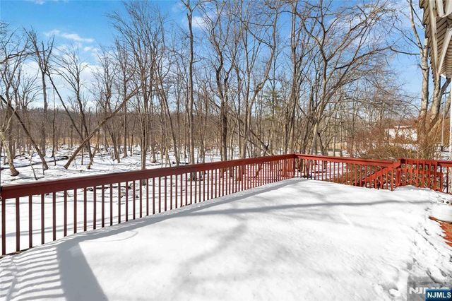 18 Kings Court, Woodcliff Lake, NJ 07677