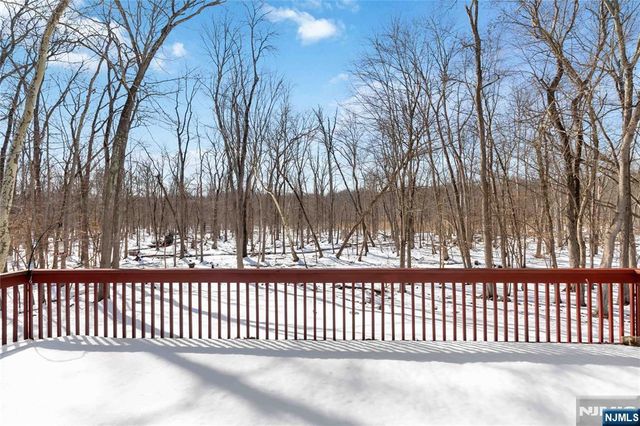 18 Kings Court, Woodcliff Lake, NJ 07677