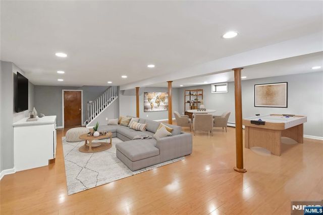 18 Kings Court, Woodcliff Lake, NJ 07677