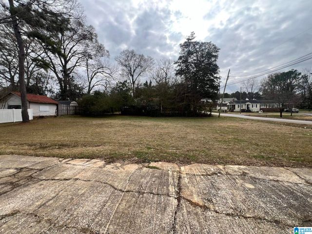 606 S COURT STREET, Talladega, AL 35160