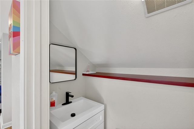 9 Cobb Street, East Providence, RI 02914