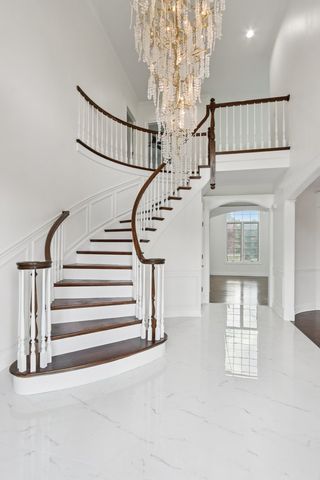 6605 Oakwood Manor Drive, Crystal Lake, IL 60012