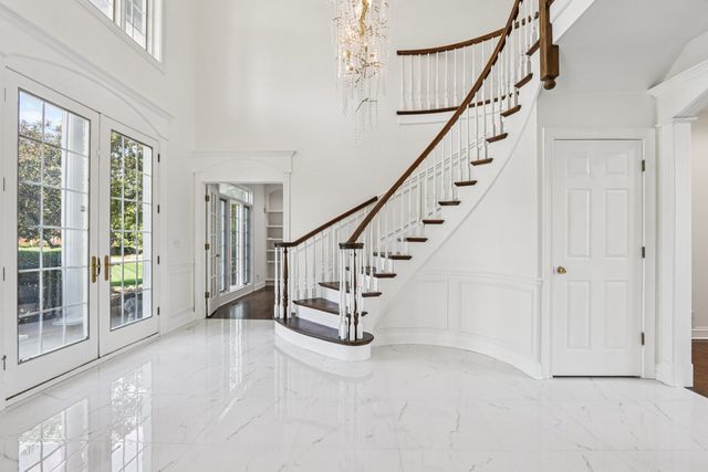 6605 Oakwood Manor Drive, Crystal Lake, IL 60012