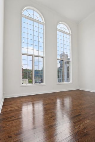 6605 Oakwood Manor Drive, Crystal Lake, IL 60012