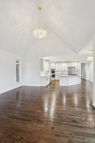 6605 Oakwood Manor Drive, Crystal Lake, IL 60012