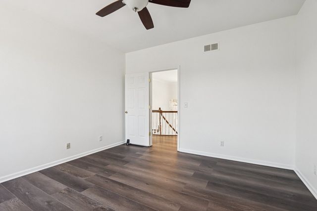 6605 Oakwood Manor Drive, Crystal Lake, IL 60012