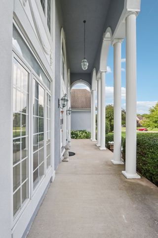 6605 Oakwood Manor Drive, Crystal Lake, IL 60012