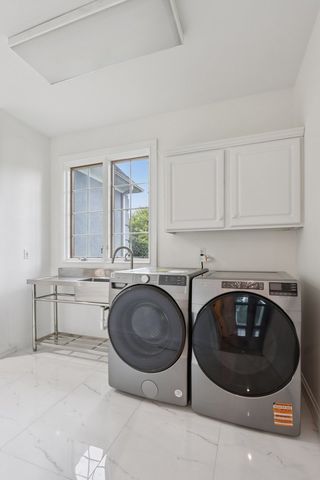 6605 Oakwood Manor Drive, Crystal Lake, IL 60012