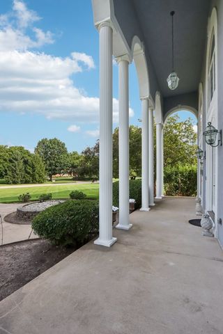 6605 Oakwood Manor Drive, Crystal Lake, IL 60012