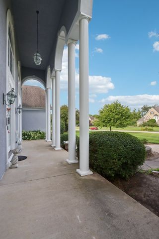 6605 Oakwood Manor Drive, Crystal Lake, IL 60012