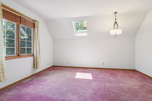 6605 Oakwood Manor Drive, Crystal Lake, IL 60012