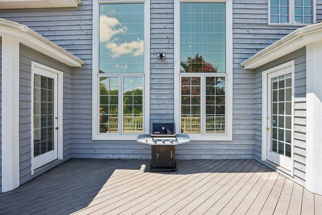 6605 Oakwood Manor Drive, Crystal Lake, IL 60012